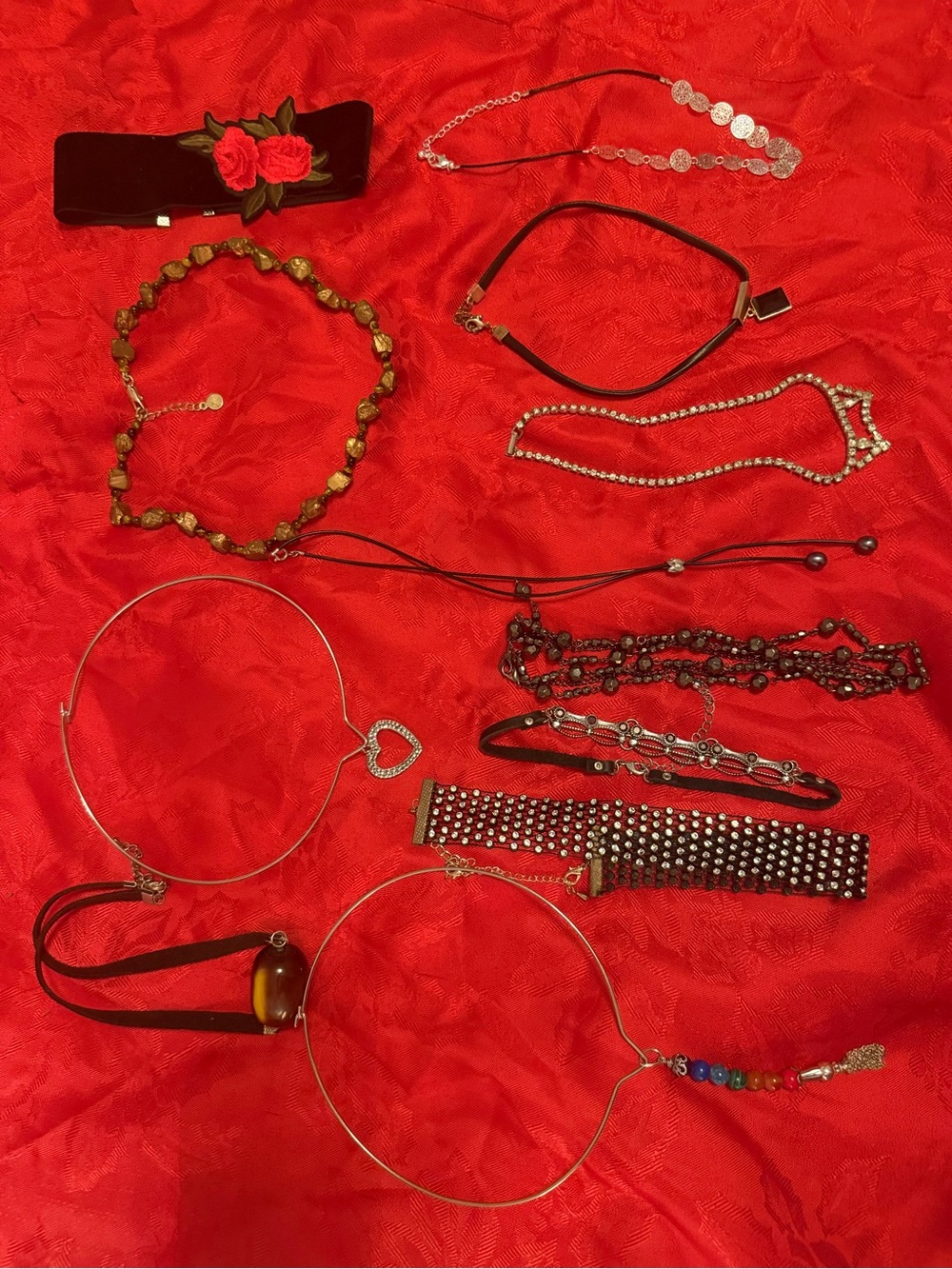 Chockers Women’s Jewelry Set - Black, Gold, Silver, Red